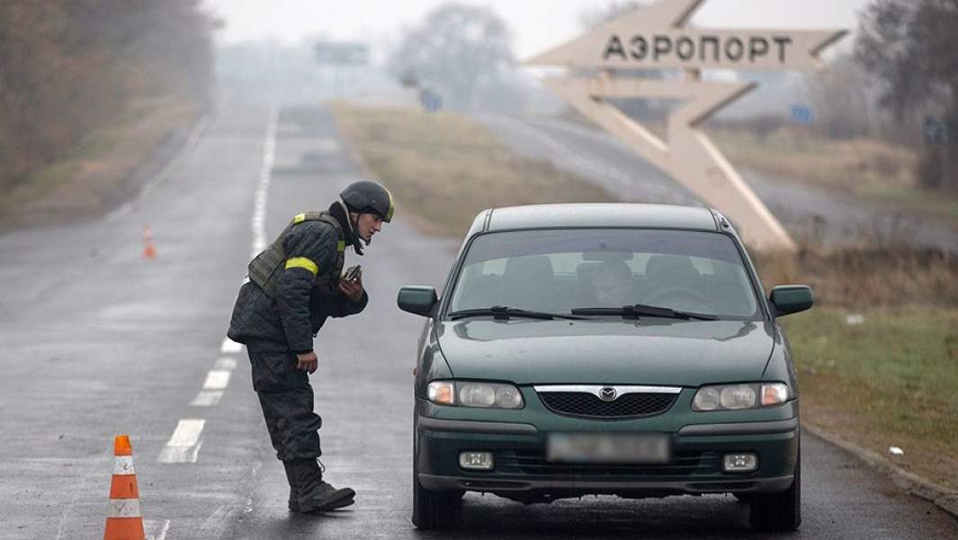 Блокпост украинских военных на въезде в Мариуполь