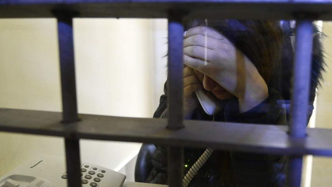 телефон изолятор заключенный