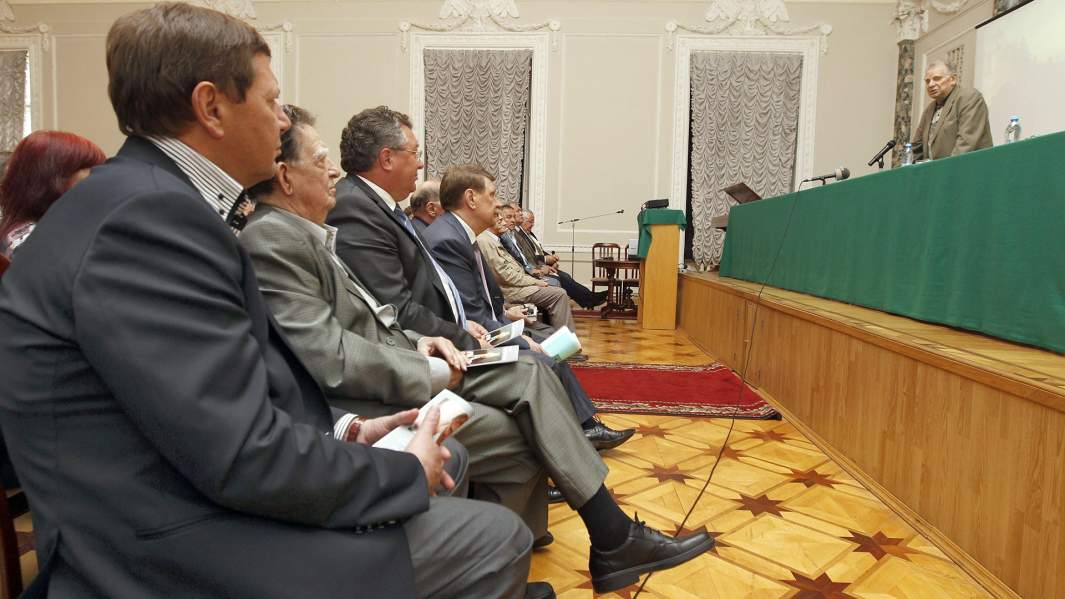 Кандидат в президенты РАН, нобелевский лауреат, вице-призидент РАН Жорес Алферов во время выступления на расширенном заседании общего собрания Санкт-Петербургского научного центра Российской академии наук