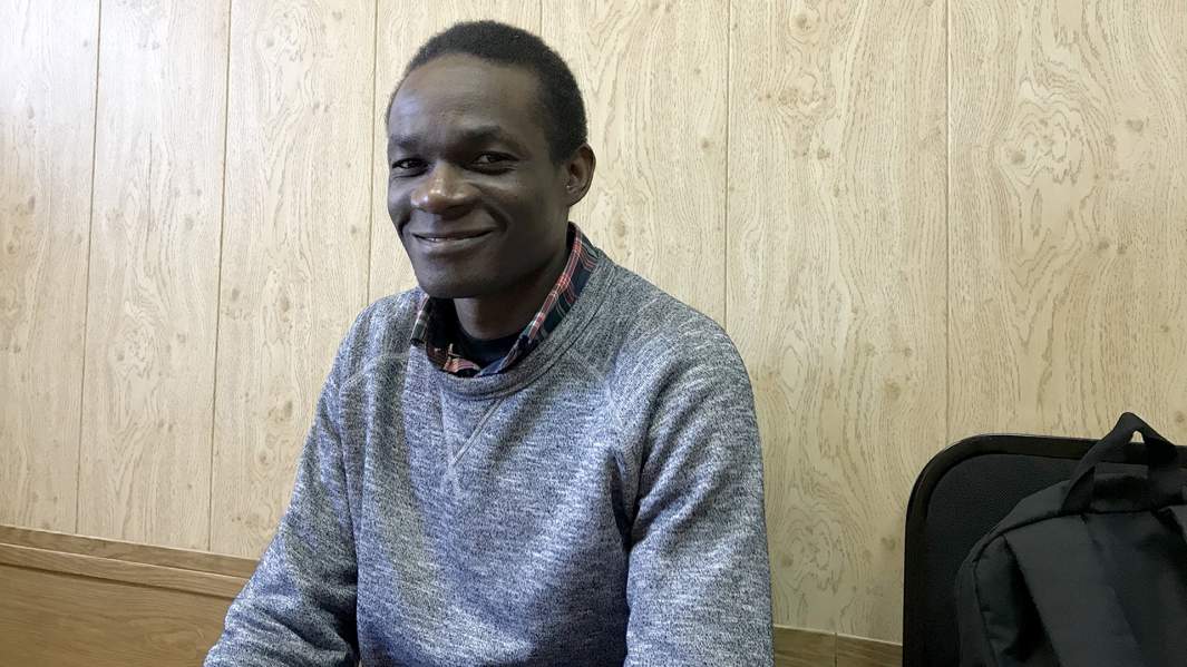 Эноч Серумага в России учится второй год. Признается, что все его одногруппники уже считают его русским