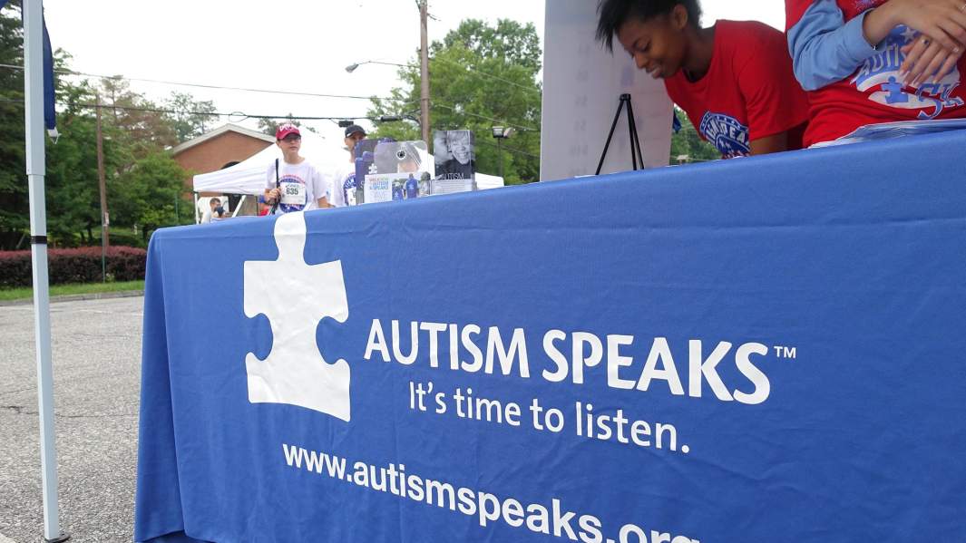 Благотворительная акция некоммерческой организации Autism Speaks