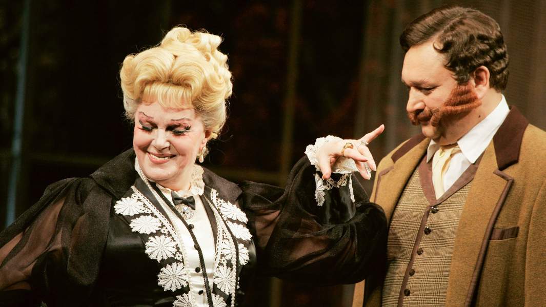 Элина Быстрицкая и Александр Клюквин в постановке «На всякого мудреца довольно простоты»