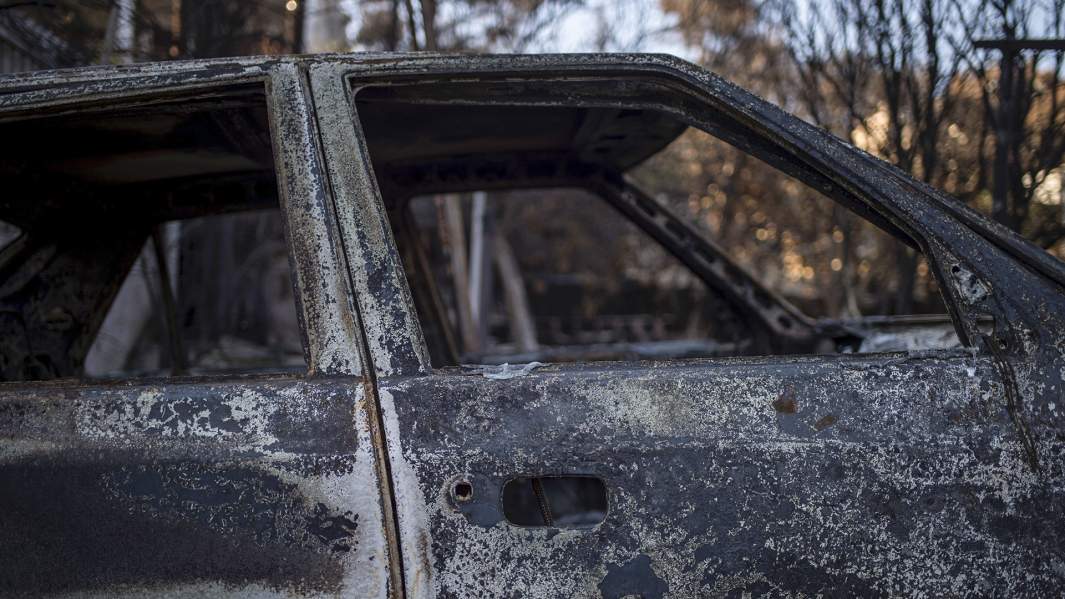 Обгоревший автомобиль 