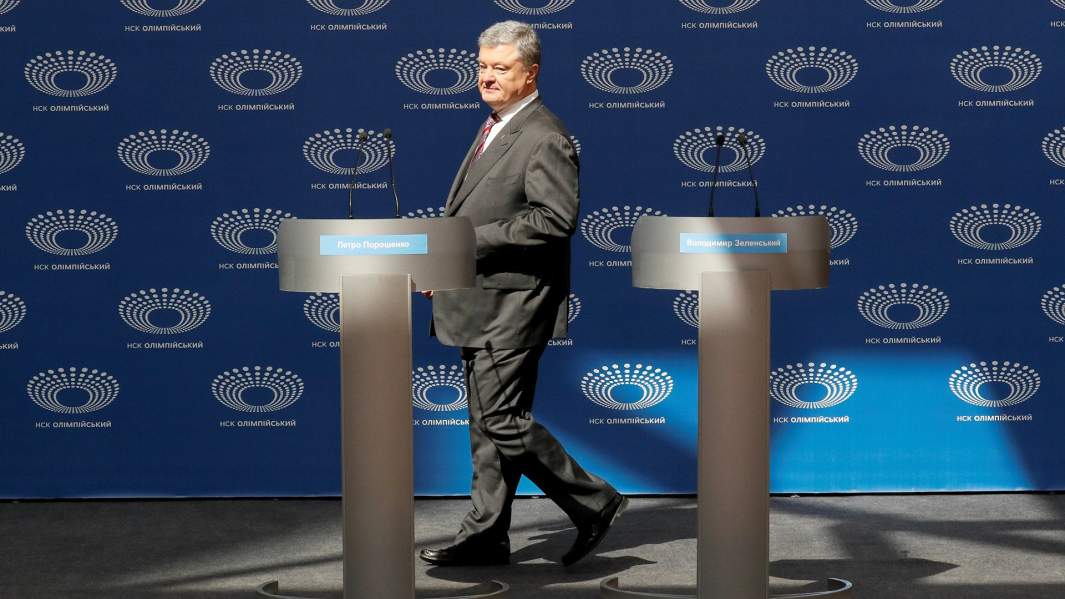 Петр Порошенко на стадионе Олимпийский в Киеве во время неудачной попытки провести дебаты перед вторым туром выборов. 14 апреля 2019 год