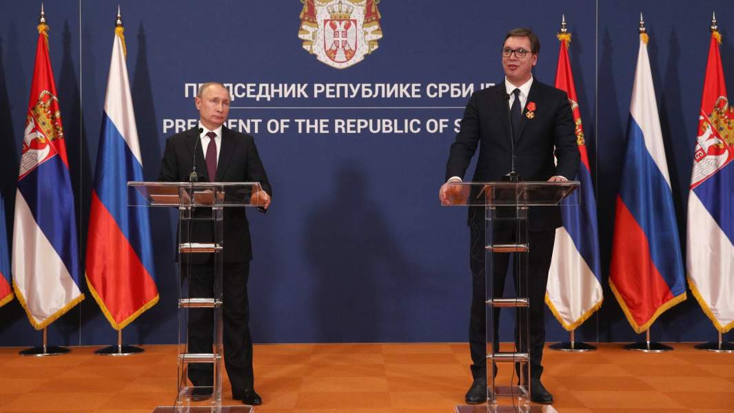 Президент РФ Владимир Путин и президент Республики Сербии Александр Вучич на совместной пресс-конференции в Белграде