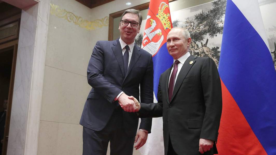 Президент РФ Владимир Путин и президент Республики Сербии Александр Вучич (слева)
