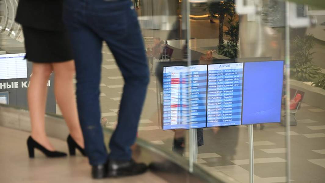 Пассажиры у стойки регистрации