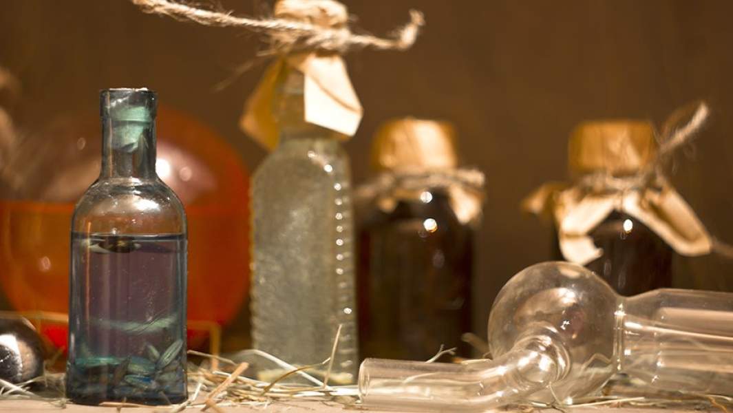 Старинные пузырьки с лекарствами