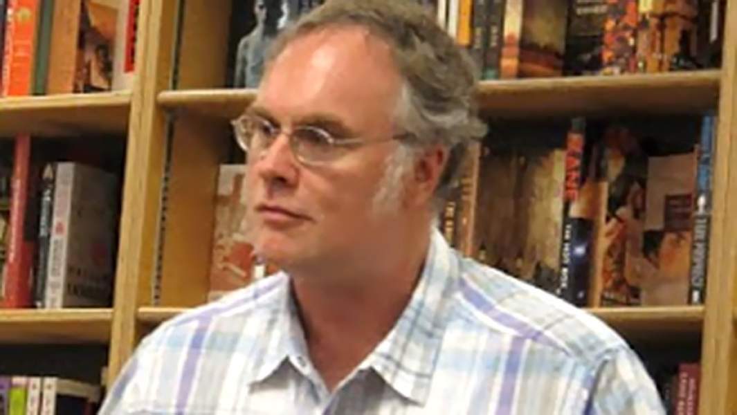 Автор книги «Посмотри мне в глаза» Джон Элдер Робинсон