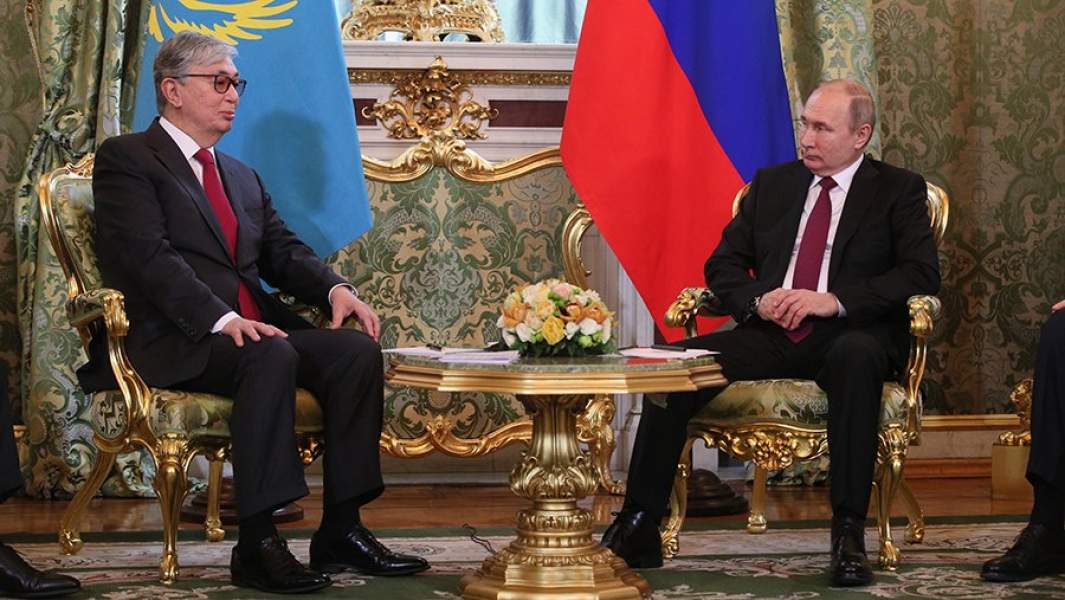 Президент РФ Владимир Путин во время встречи с президентом Казахстана Касым-Жомартом Токаевым в Москве