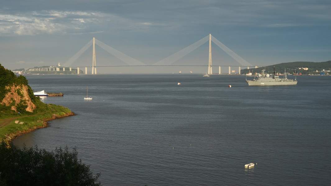  Вантовый мост на остров Русский