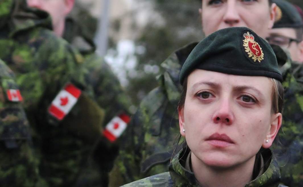 Канадские инструкторы во время церемонии открытия очередного этапа подготовки подразделений ВСУ, 2017 год