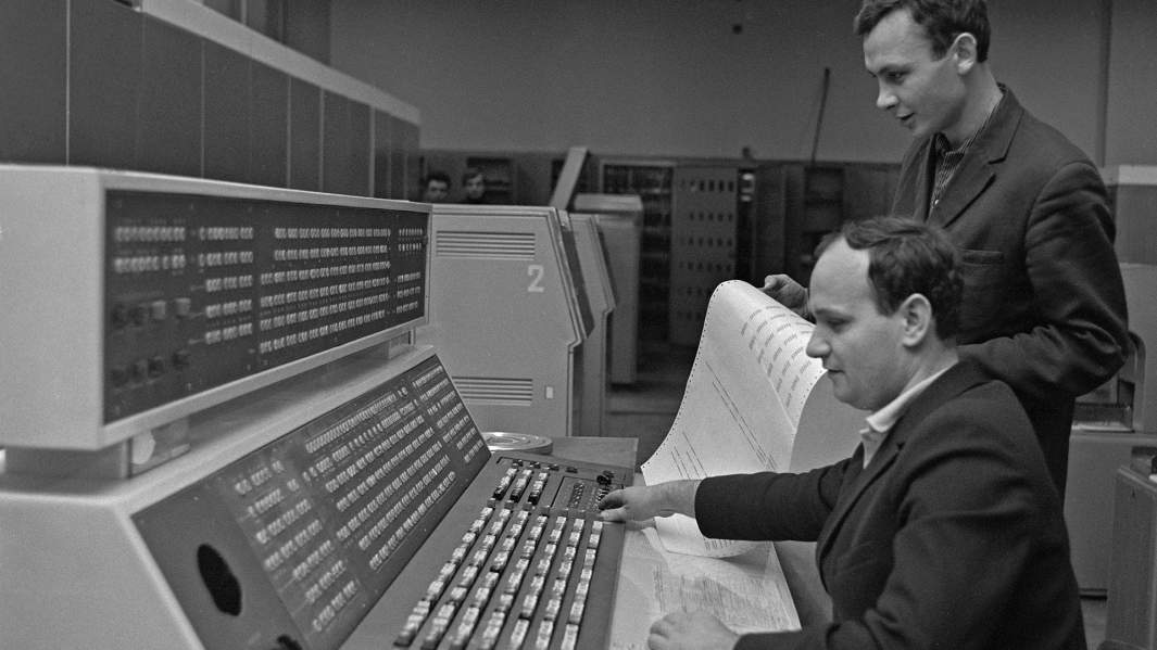 Координационно-вычислительный центр связи с дистанционно управляемым самоходным аппаратом «Луноход-1»