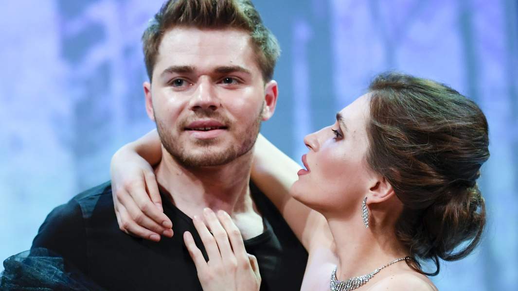 Кирилл Чернышенко  и Анна Вардеванян в спектакле «Рыцарь пламенеющего пестика»