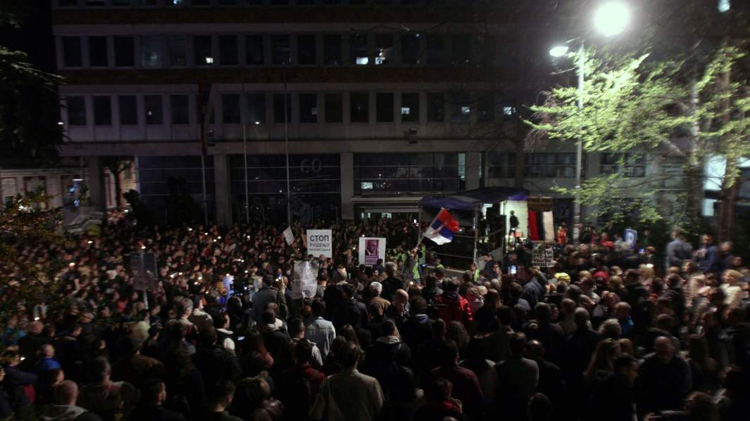 Участники митинга оппозиции в Белграде