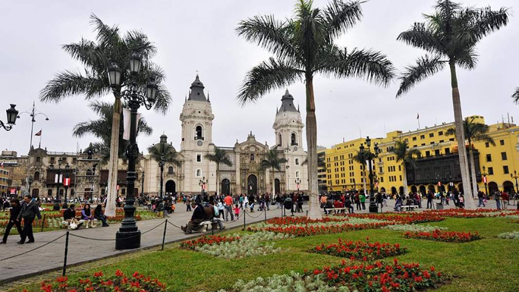 Кафедральный собор на центральной площади Пласа Майор в Лиме