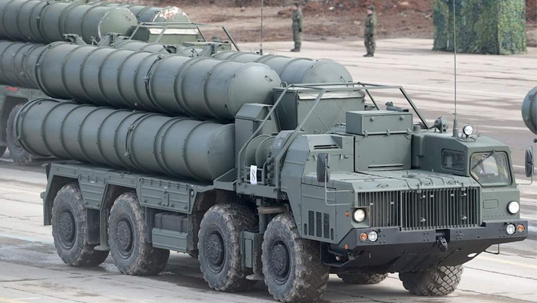 Боевые расчеты зенитной ракетной системы (ЗРС) С-400 «Триумф»