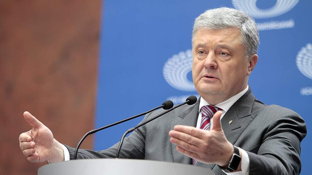 Действующий президент Украины Петр Порошенко, прибывший для дебатов с кандидатом в президенты Украины от партии «Слуга народа» Владимиром Зеленским, на стадионе «Олимпийский» 