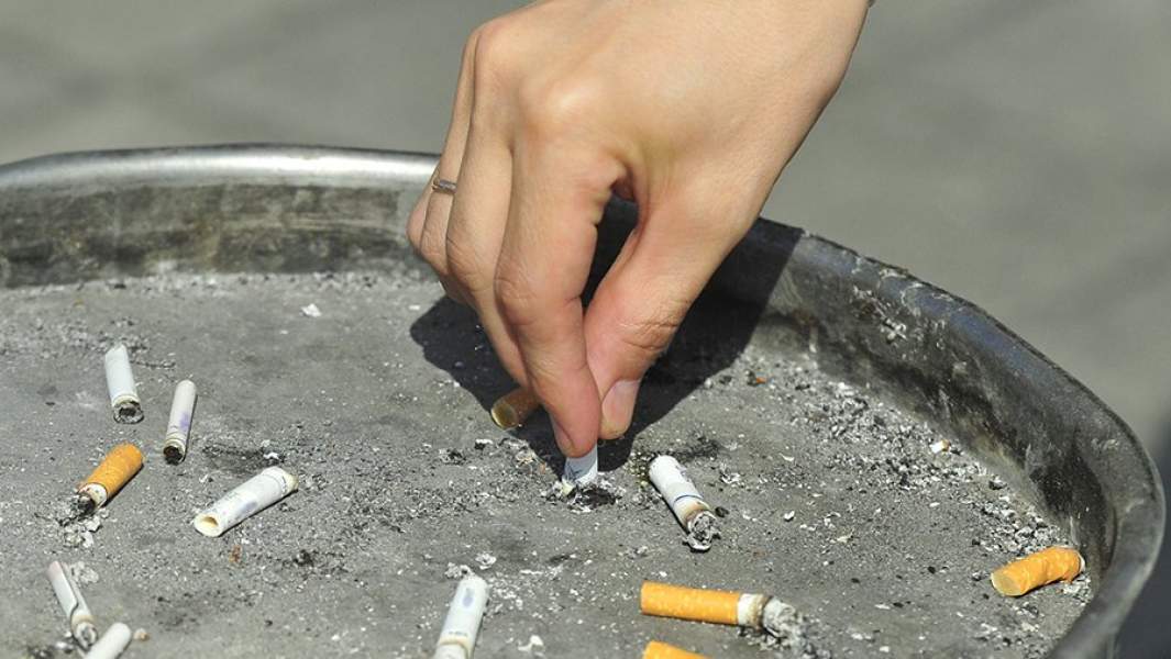 Пепельница у метро