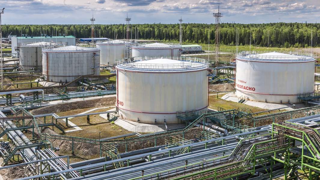 Нефтехранилище в Западной Сибири 