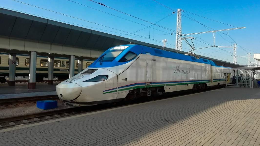 «Афросиоб» на центральном вокзале Ташкента 