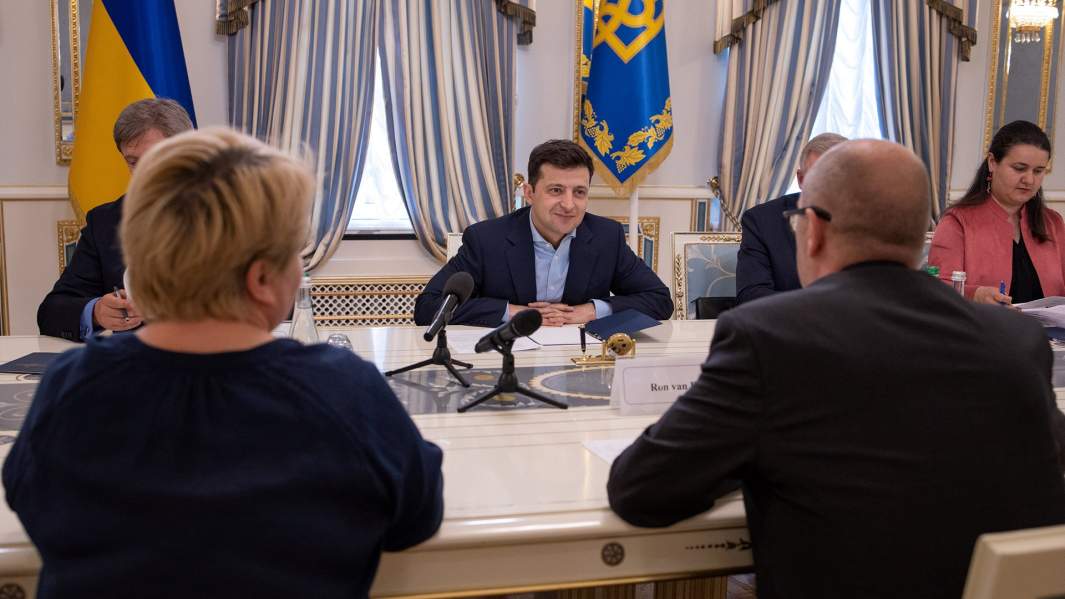 Президент Украины Владимир Зеленский на встрече с представителями Международного валютного фонда в Киеве