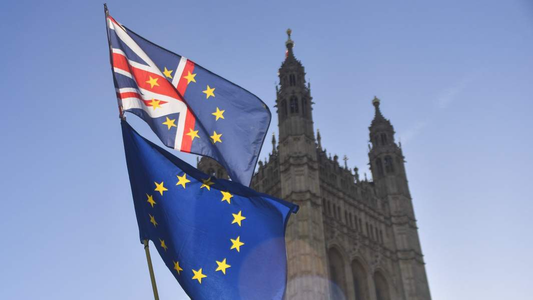 Флаги Великобритании и Евросоюза 