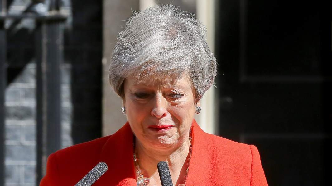 Британский премьер-министр Тереза ​​Мэй выступает с заявлением о своей отставке