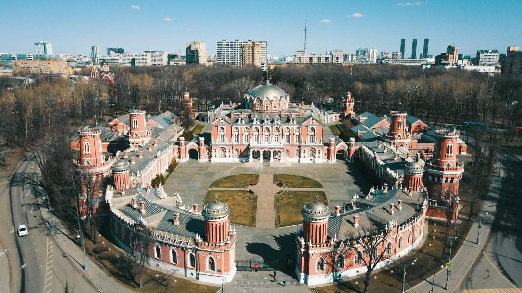 Петровский замок в москве где находится Петровский замок в москве где находится