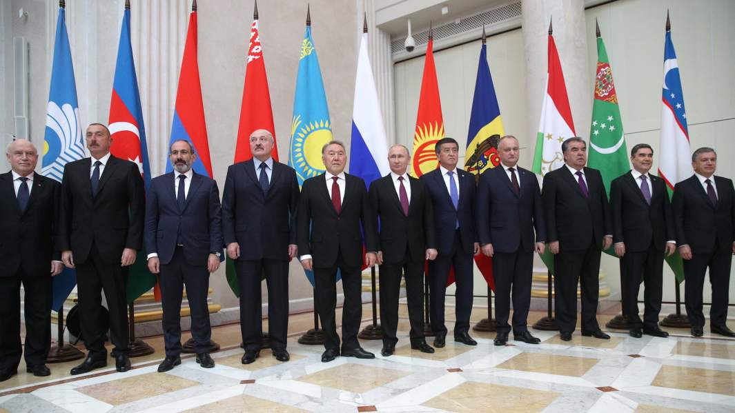 Глав государств-участников Содружества Независимых Государств после заседания Высшего Евразийского экономического совета в расширенном составе