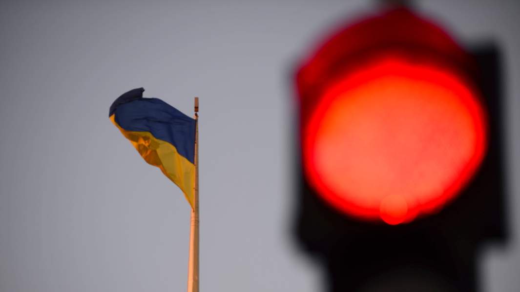 флаг украины на задании верховной рады