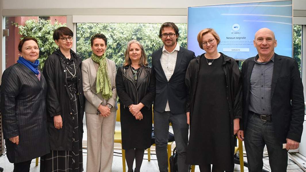 Участники панельной дискуссии «Создавая будущее: сохранение современного искусства в цифровую эпоху»