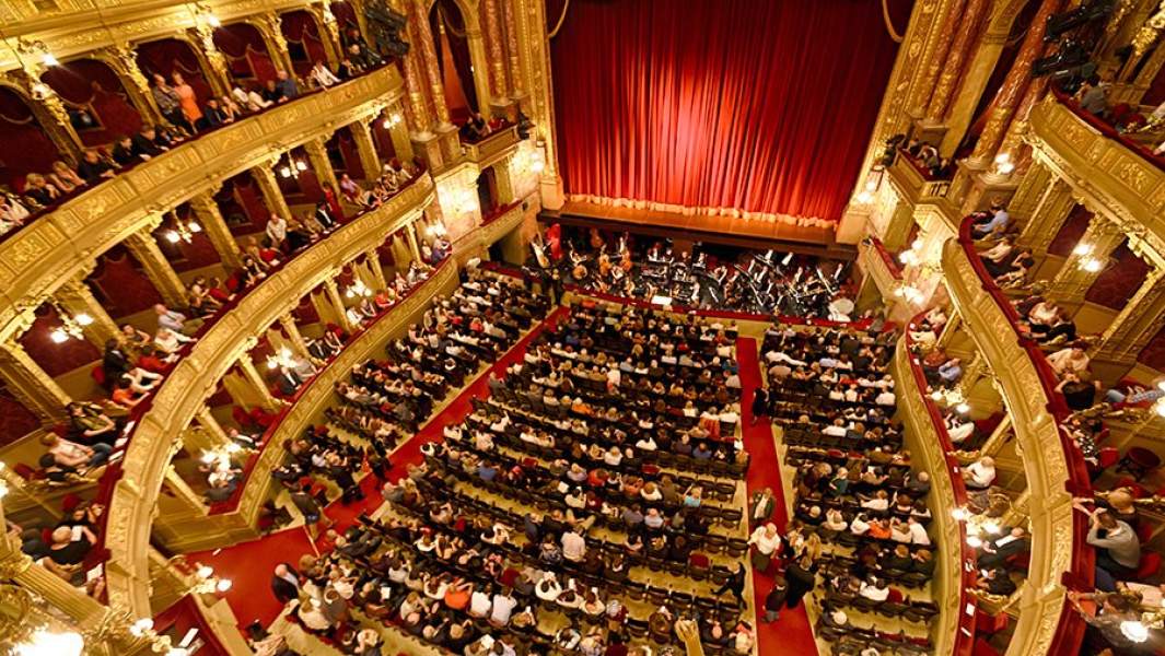 Зрительный зал Венской государственной оперы