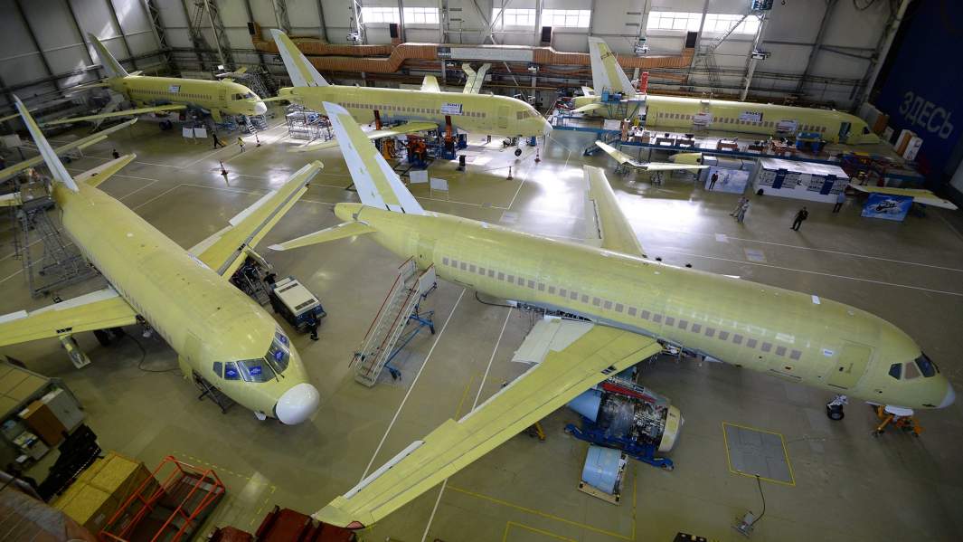 Самолеты Sukhoi Superjet-100 в цехе окончательной сборки