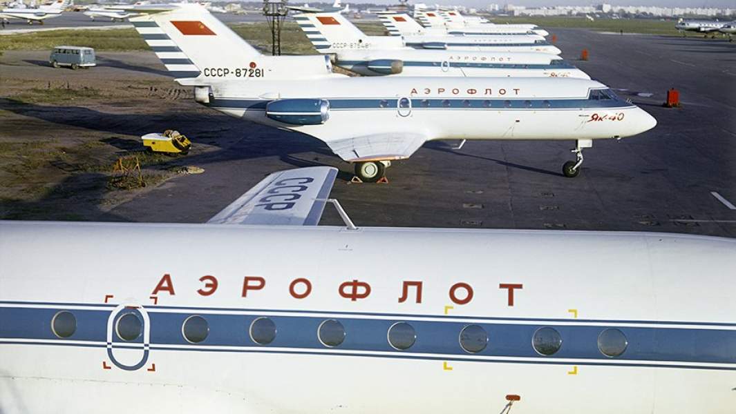 Самолеты ЯК-40 на стоянке в аэропорту «Быково». 1 сентября 1976 года