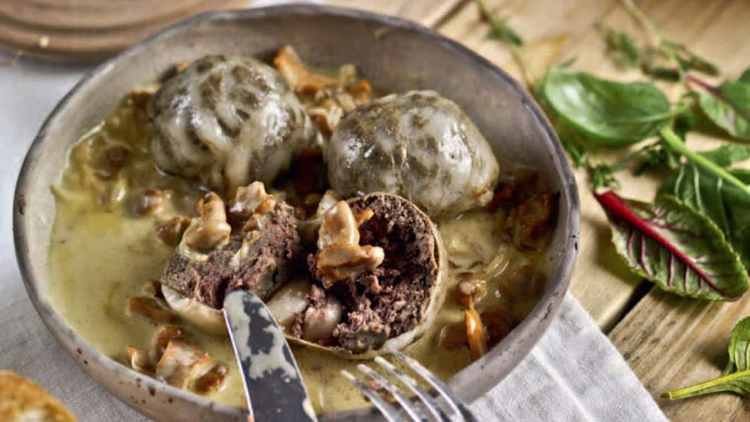 Сальник с лисичками. Фото Романа Суслова из книги «Русская поварня — 200 лет спустя» (2016 год) издательства «Чернов и Ко»