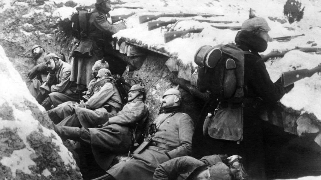 Немецкие солдаты отдыхают во время боевых действий