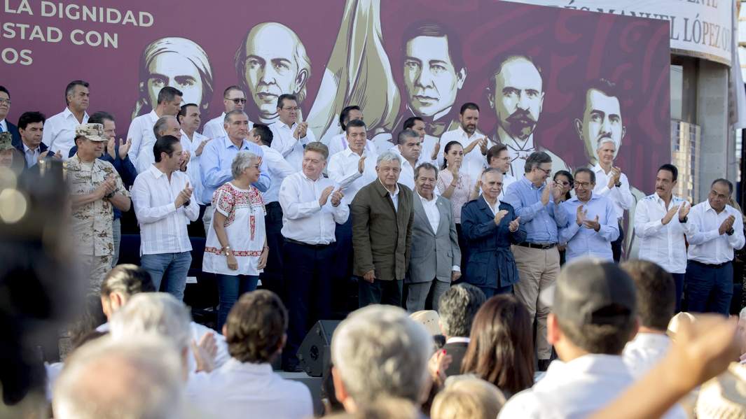 Президент Мексики Андрес Мануэль Лопес Обрадор, принимает участие в митинге, Тихуан 