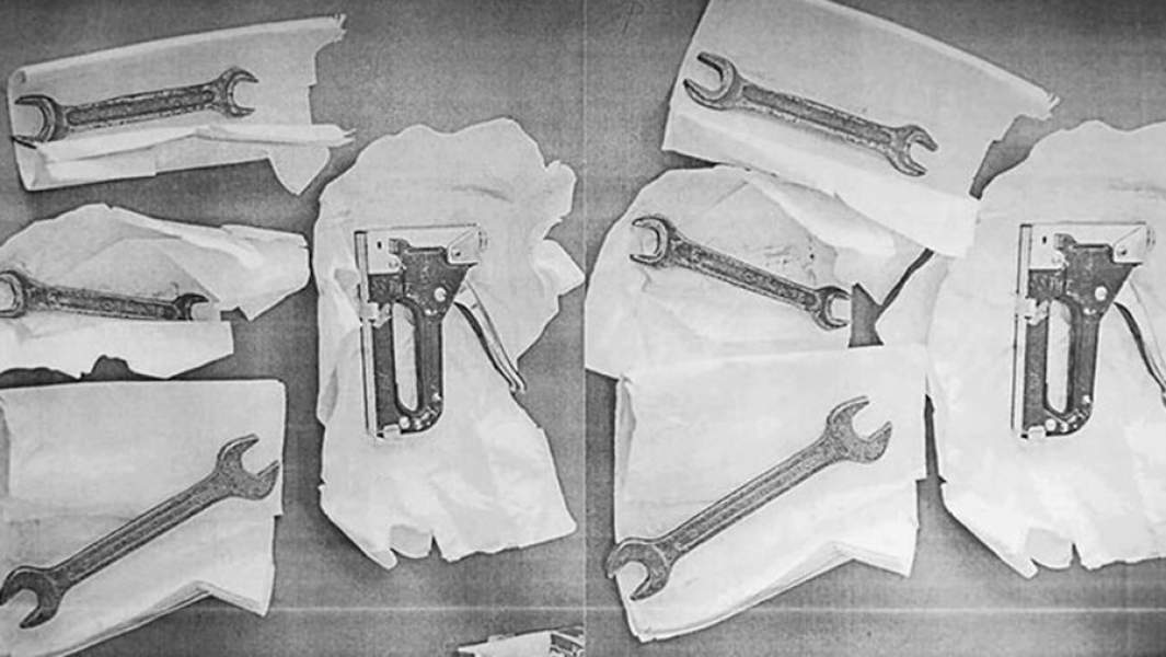 Гаечные ключи и степлер, найденные в коробке вместо клада