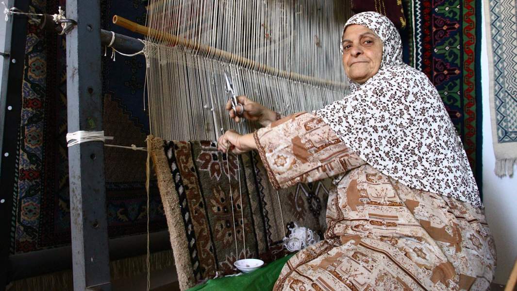 Ткачиха из Кейруана за работой