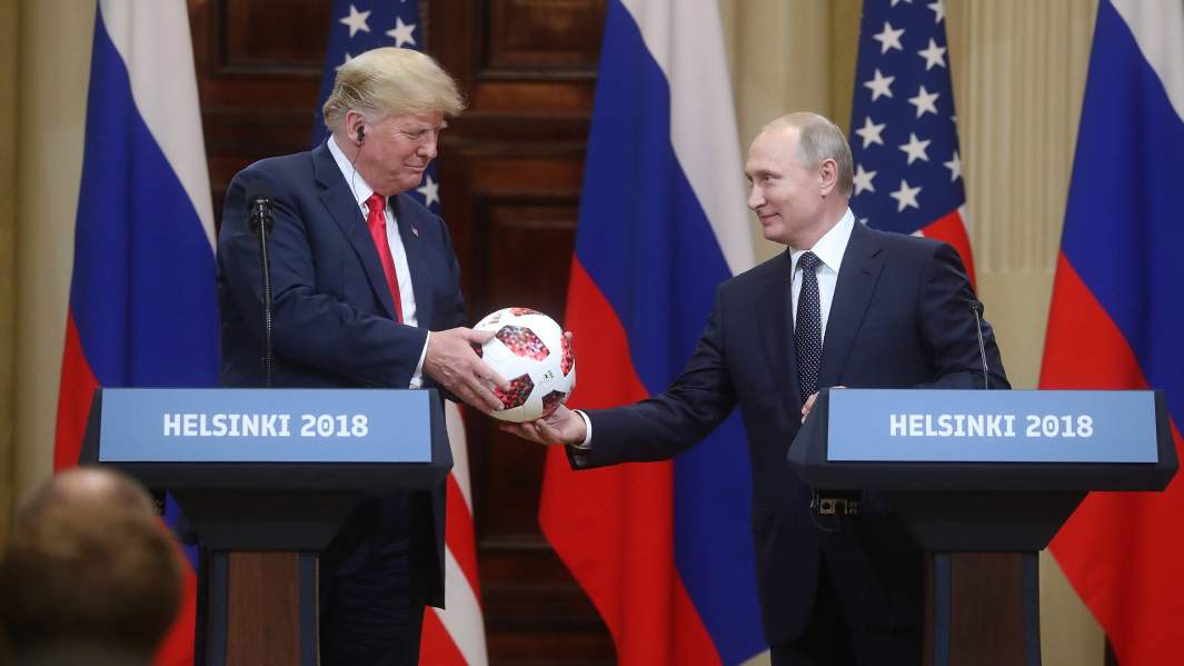 В целом переговоры Владимира Путина и Дональда Трампа в Осаке на саммите G20 были бы весьма полезны, учитывая накопившиеся проблемы в двусторонних и международных отношениях, считает Сергей Рябков