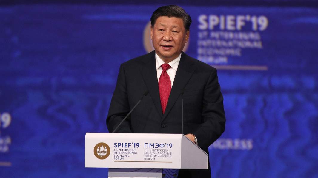 Председатель Китайской Народной Республики Си Цзиньпин выступает на пленарном заседании Петербургского международного экономического форума 2019