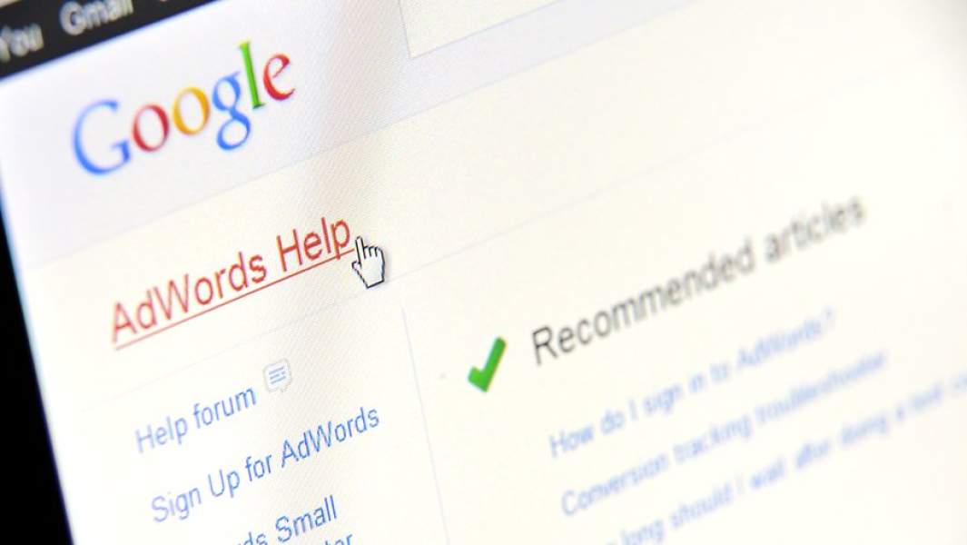 Настройки Google AdWords на экране компьютера