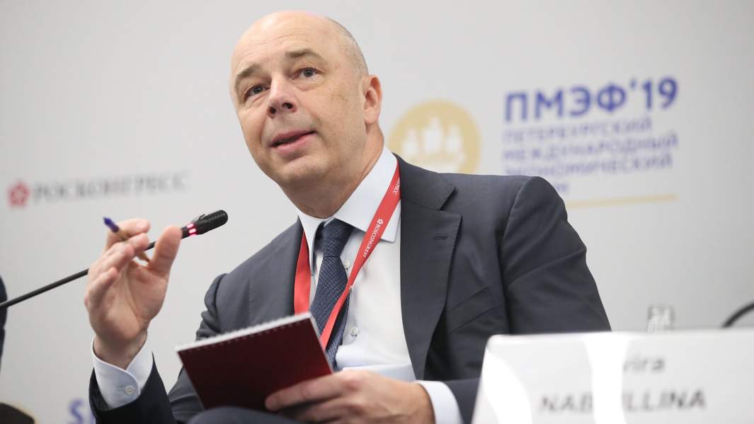 Первый заместитель председателя правительства РФ - министр финансов РФ Антон Силуанов на сессии «Российская экономика в поисках стимулов роста» в рамках Петербургского международного экономического форума