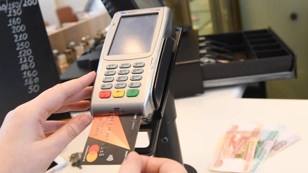 Расчет за заказ в кафе через терминал оплаты банковскими картами