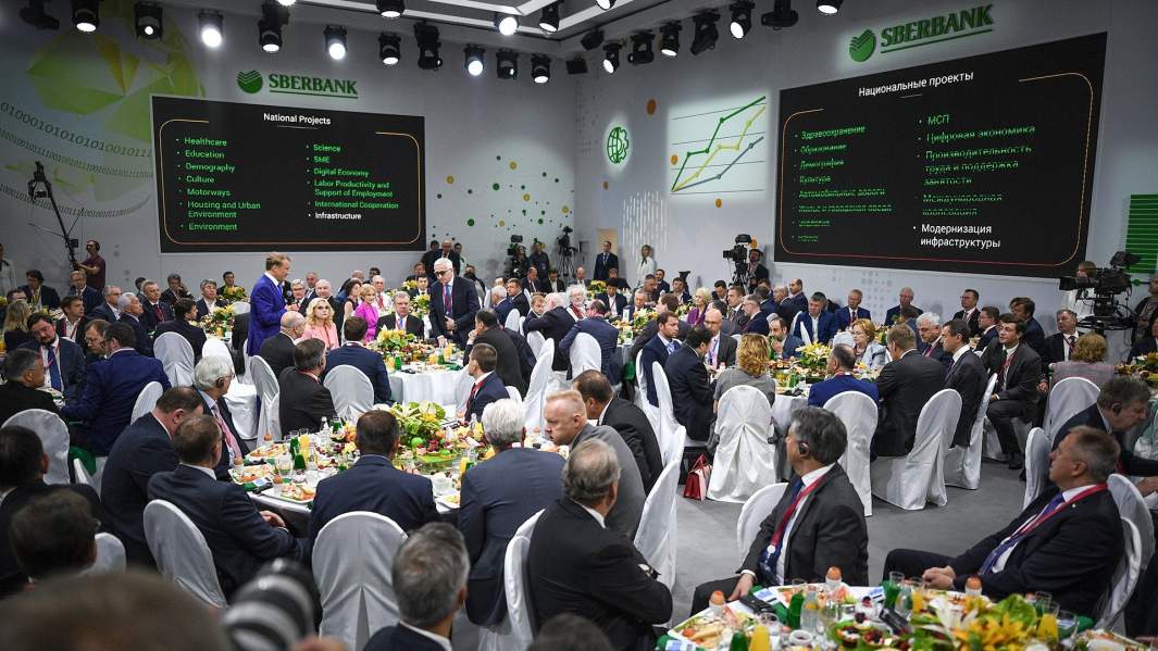 Участники делового завтрака Сбербанка в рамках Петербургского международного экономического форума 2019