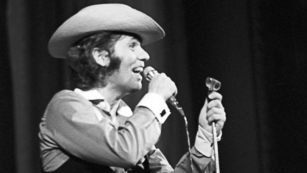 Популярный эстрадный певец Рафаэль Мартос (Испания) выступает в Московском государственном театре Эстрады. 17 июня 1978 год