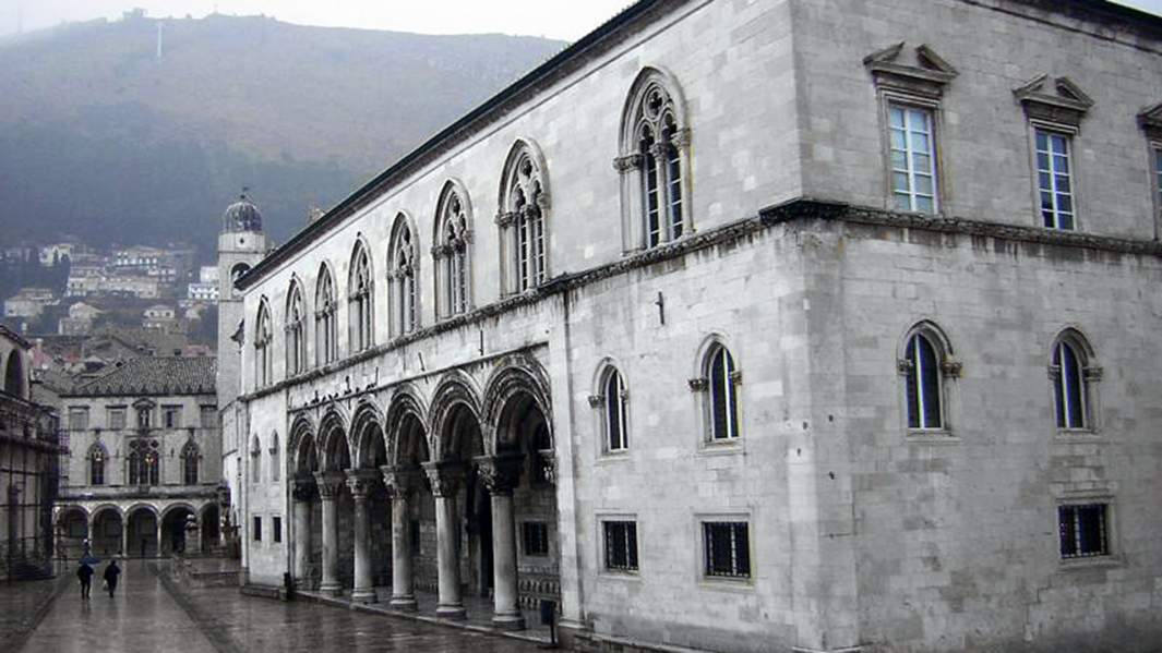 Княжий двор — дворец, памятник истории и архитектуры в Дубровнике