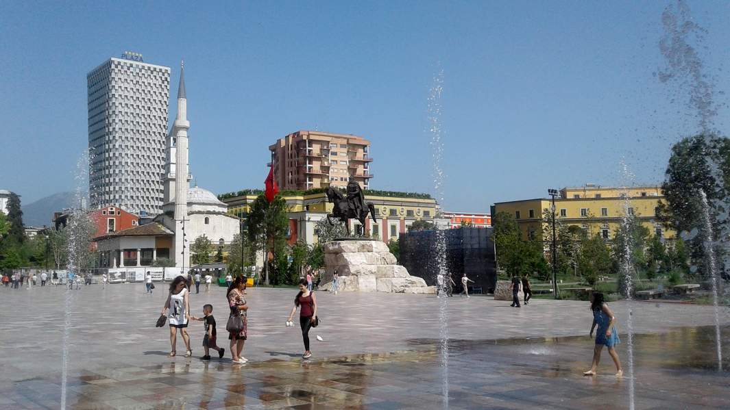 Площадь Скандербега в Тиране