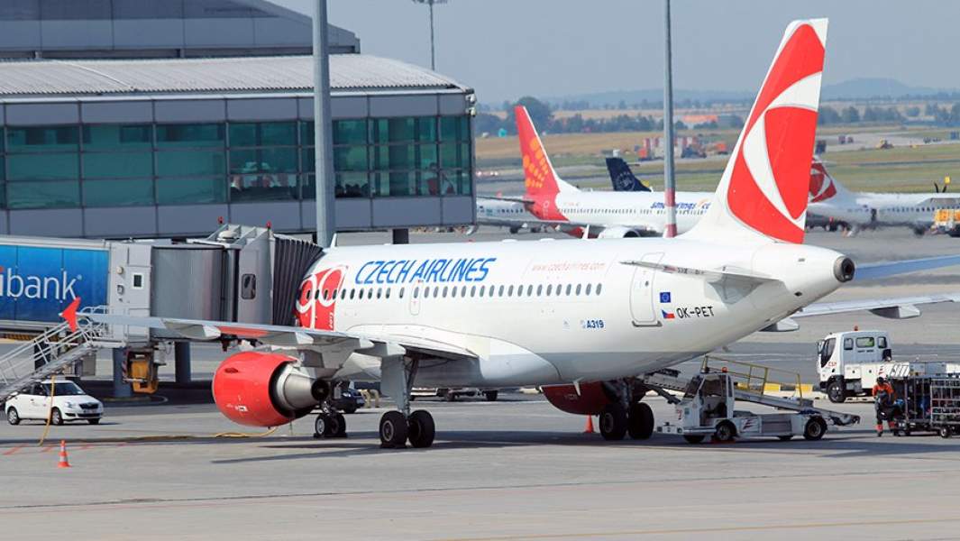 Самолет авиакомпании Czech Airlines в аэропорту Праги